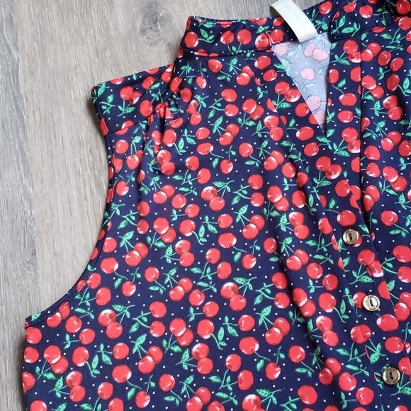 Beautiful top - Picture 8 of 8